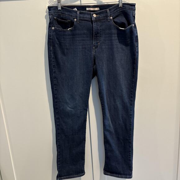 Levi's Jeans Women 33x30 Blue Classic Straight Dark Wash Denim Stretch 5-Pocket - Picture 6 of 15